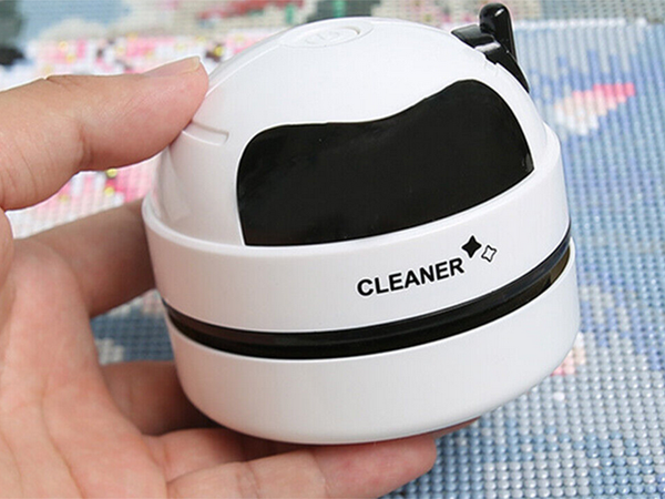Mini-handstaubsauger mit kabelloser bürste für tischtastaturkrümel