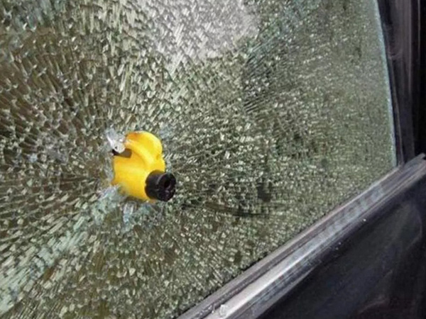 Záchranné kladivo nůž s kroužkem na klíče