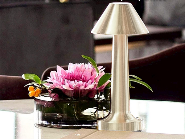 Guļamistabas galda nakts apgaismojums pieskārienu lampa 3 soļu bezvadu