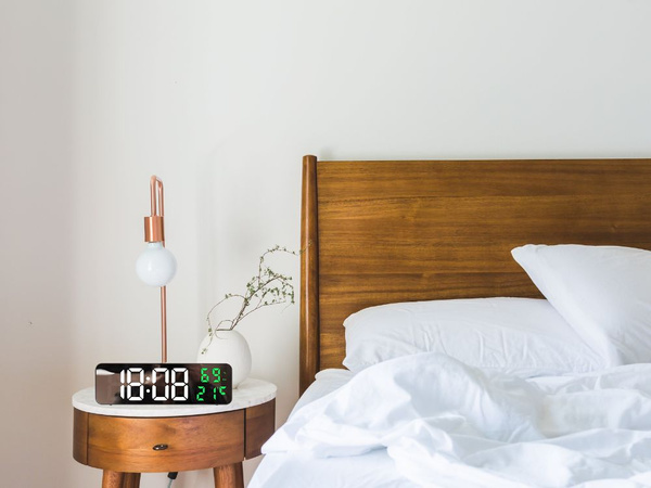 Elektronické hodiny digitální led budík teploměr zrcadlo stojící usb baterie