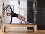PILATES CVIČENIE POSTEĽ REFORMER FITNESS TRÉNINGOVÉ ZARIADENIE