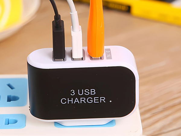 Velikorisni 5w 3 x usb quick charge 3.0 univerzalni polnilnik 3.1a