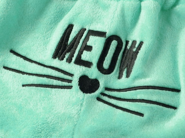 Cálido pijama de mujer de dos piezas con capucha de felpa suave corto m