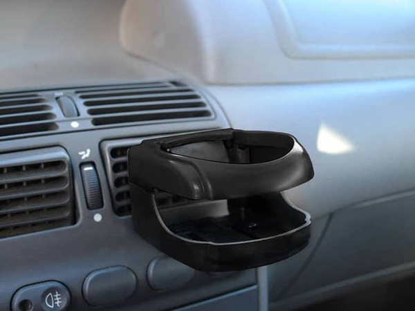 Universal car cup holder for beverages