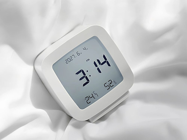 Äratuskell koos kuupäeva ja temperatuuriga koos snooze funktsiooniga lcd niiskus õhus