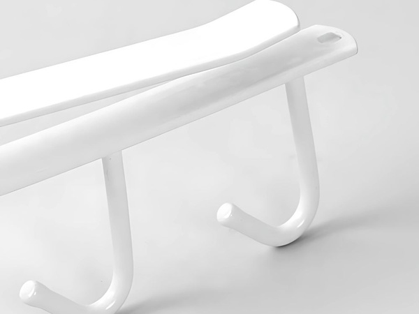 Kuchynský závesný stojan biely kov 6 háčikov na náradie háčiky