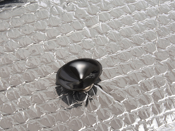 Sun visor for the front rear window of a car mat