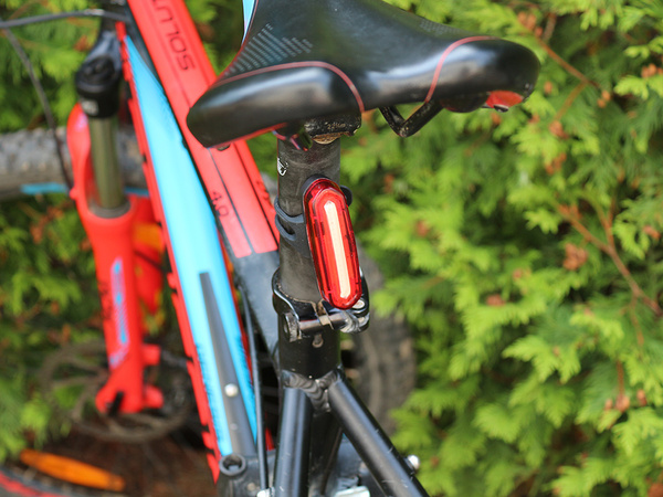 Červená lampa na bicykli zadná 4 funkcie led cob