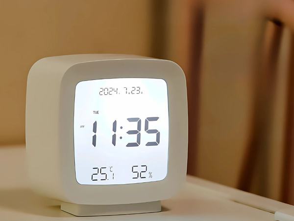 Zegar budzik z datą i temperaturą z funkcją drzemki lcd wilgoć w powietrzu