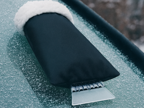 Grattoir pour vitres de voiture avec gant anti-gel et poigneée souple
