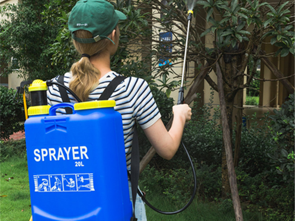 Batohový tlakový postřikovač zahradní ruční postřikovač 20l