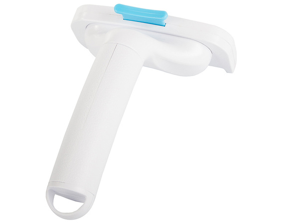 Curl comb trimmer removes dead dog hair