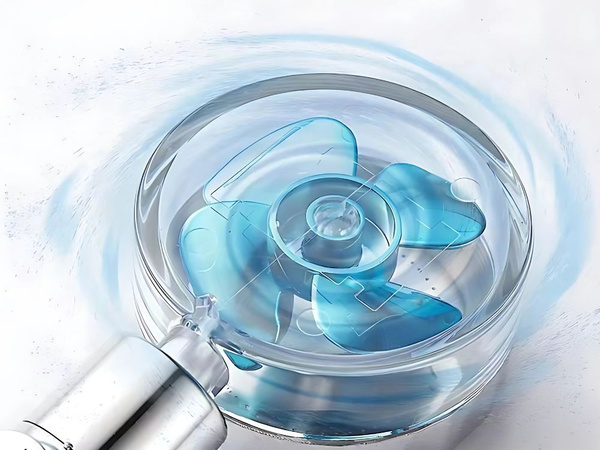 Sprchová rúčka s vymeniteľným turbo filtrom s ventilátorom