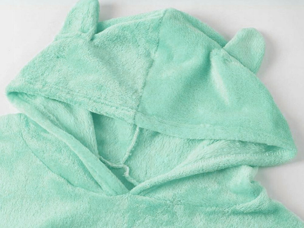 Cálido pijama de mujer de dos piezas con capucha de felpa suave corto m