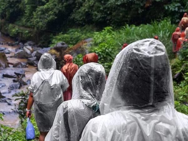 Mackintosh v guľovej pláštenke do dažďa prívesok na kľúče