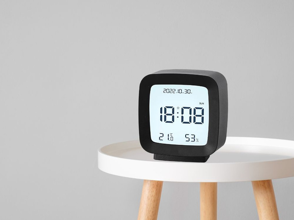 Budilka z datumom in temperaturo s funkcijo dremeža lcd vlažnost v zraku