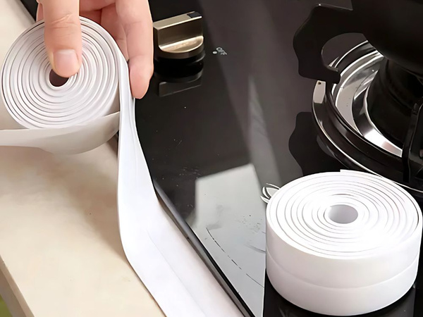 Biela tesniaca páska na kúpeľňové steny a umývadlá 3 m silné pvc lepidlo