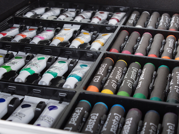 Zestaw artystyczny do malowania w walizce 145 szt