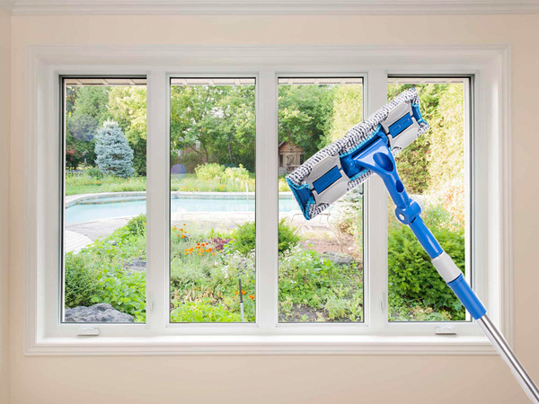 Window washer with telescopic wiper