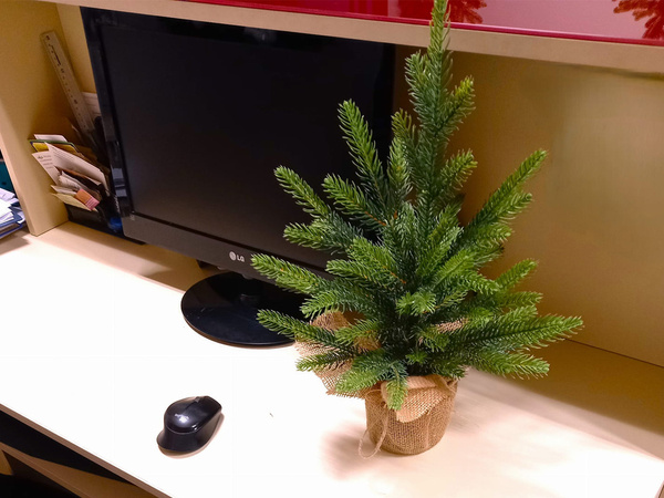 Umetno božično drevo majhno 50cm dekorativno drevo za mizo