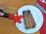 Drôle de bouchon humain pour une bouteille de sauces avec un bouchon sir perky