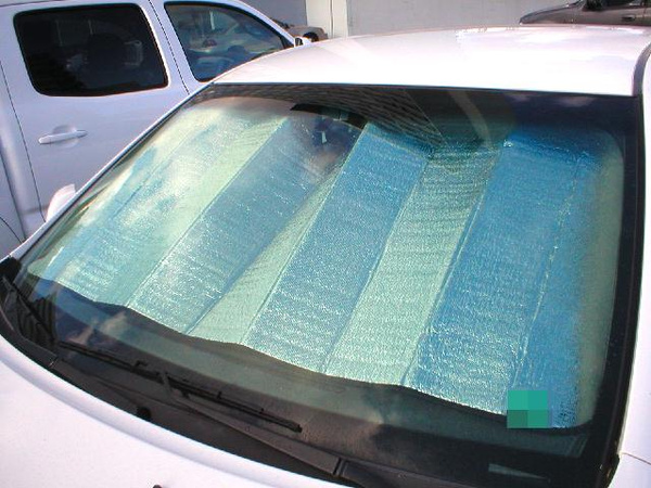 Sun visor for the front rear window of a car mat