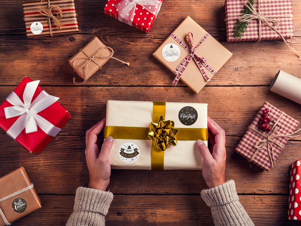 Vianočné dekoratívne nálepky na rolke 500 kusov merry christmas