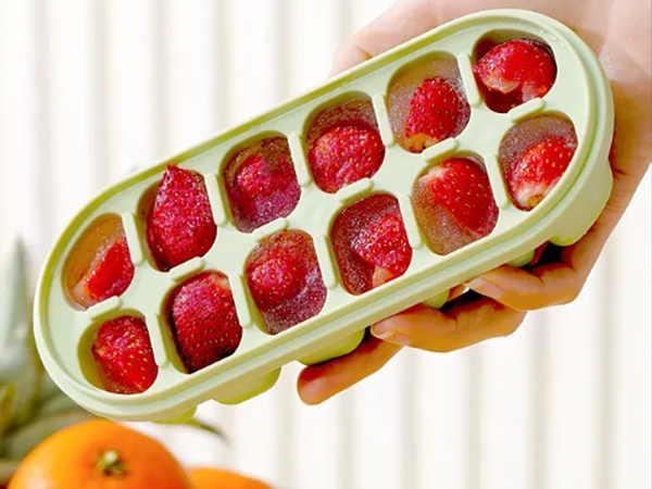 Ice cuber 12 cube ice cube tray with lid silicone bottom ice cube trays