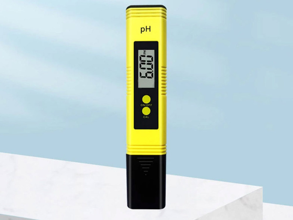 Kalibrace elektronického ph metru pro testování vody