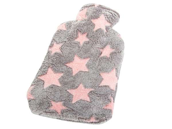 Calentador de agua de goma en una funda calentador de agua de felpa estrellas