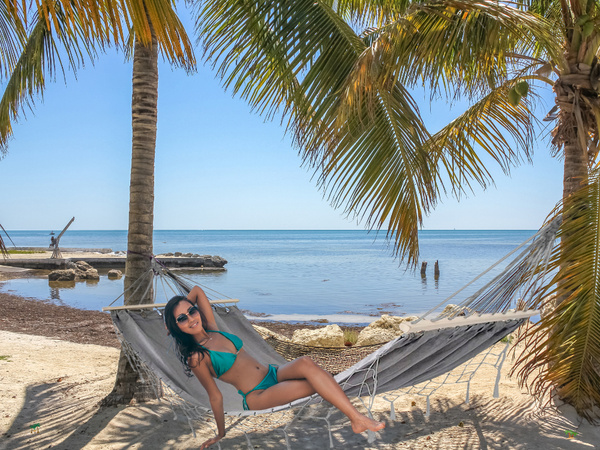 Vrtna viseča mreža turistična siva šopki gugalnica boho torba 200 x 100 cm