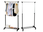 Porte-vêtements sur roulettes porte-armoire