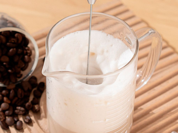 Espumador de leche para café, batidora manual, mini batidora eléctrica con soporte