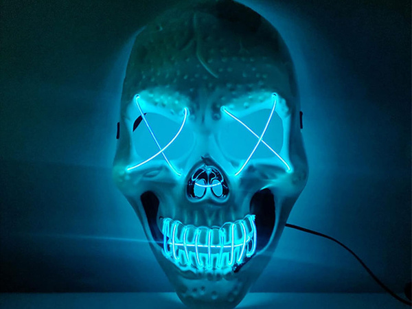 Rezultātā galvaskausa maska halloween kvēlojošs rezultātā puse