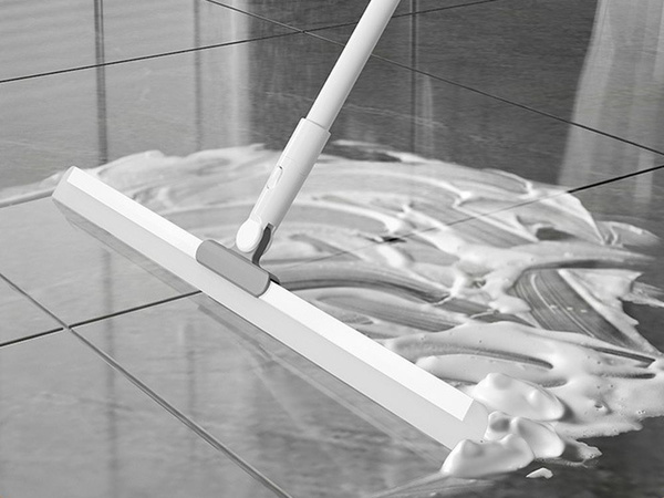 Stěračka na vodu z podlah, oken a zrcadel s dlouhou teleskopickou tyčí