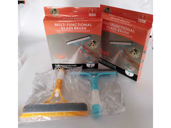 Ablaktörlő ablakmosó mosókefével fülke spray-vel