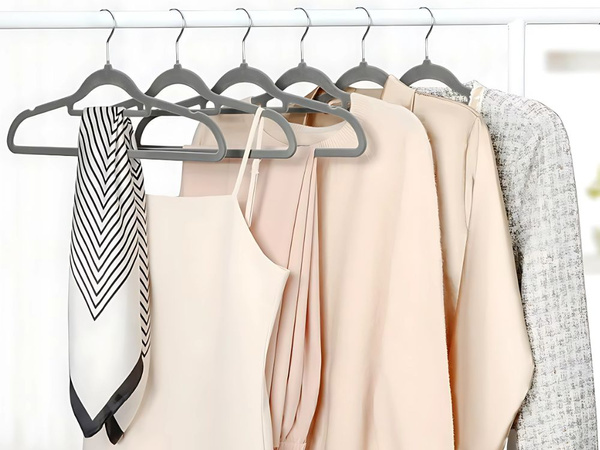 Velúr ruhafogas szürke csúszásgátló 20 darabos készlet