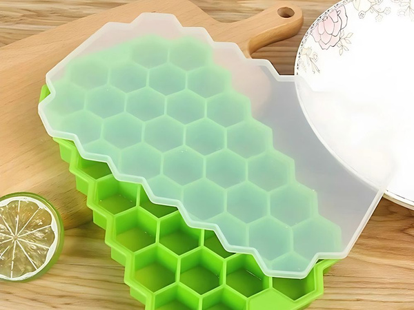 Silicone ice cube tray, 37 cubes, hexagon shape