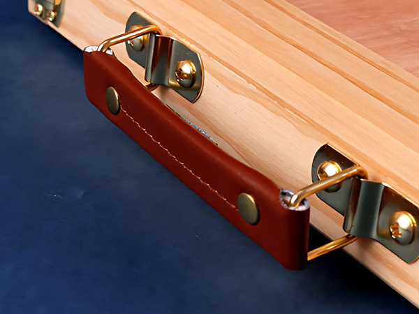 Настольный мольберт в деревянном корпусе с регулировкой наклона ящика